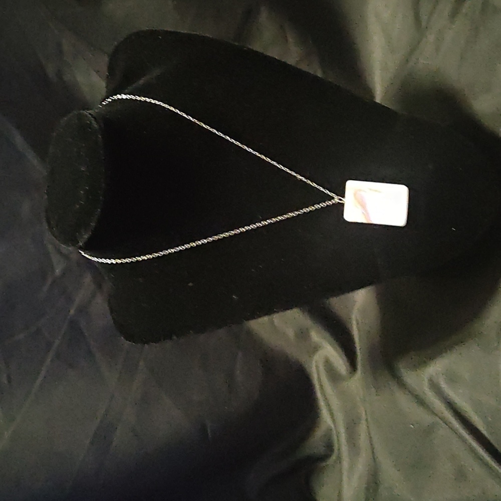 925 silver necklace 9 inch long, with a mother of pearl pendant